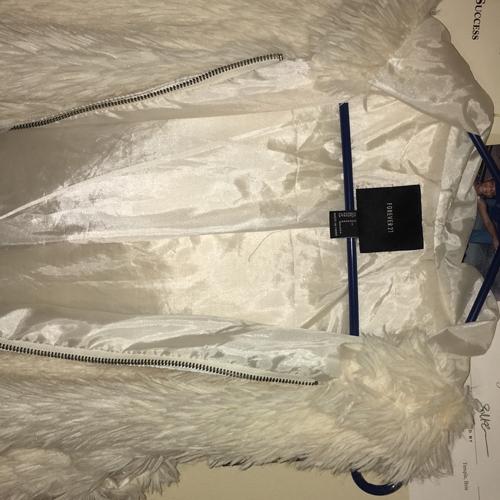 Sleeveless long Cream/Off White Vest